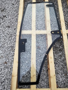 Szyba drzwi lewych Foton 504 / Left door glass TB600.45L-18