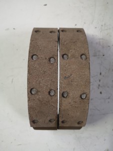 Szczęki hamulcowe komplet DF304 / Brake shoe 300.6-43.020