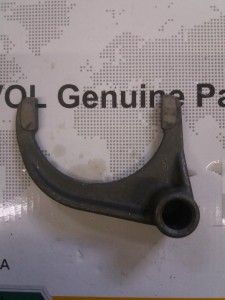 Wybierak środkowej skrzyni Foton 504/ Middle gear fork TB550.374-04a