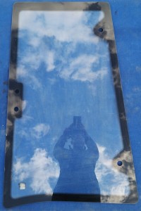 Szyba boczna lewa Foton 504 / Left side window glass TBS40C.45u.23-02