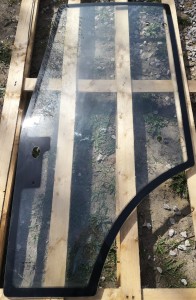 Szyba drzwi lewych Foton / Left door glass 1505mm