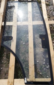 Szyba drzwi prawych Foton / Right door glass 1555mm