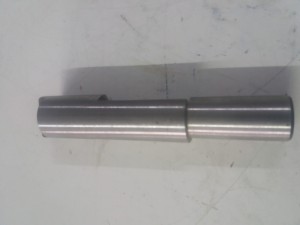 Wałek skrzyni biegów Lovol M354 / Shuttle shift idler shaft TL02361080007