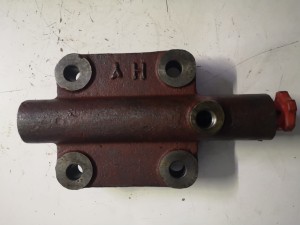 Pokrywa cylindra podnośnika Dong Feng 504 / Lift cylinder cover 450.55.113