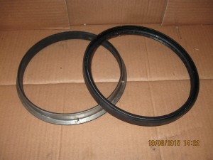 Uszczelniacz zwolnicy przedniej Foton 824/ Hub oil seal 8A5137109/12