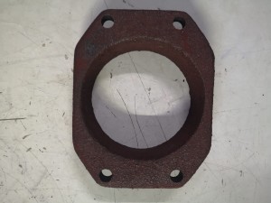 Pokrywa środkowego wałka skrzyni biegów DF504 / Middle shaft cover 450.37.118